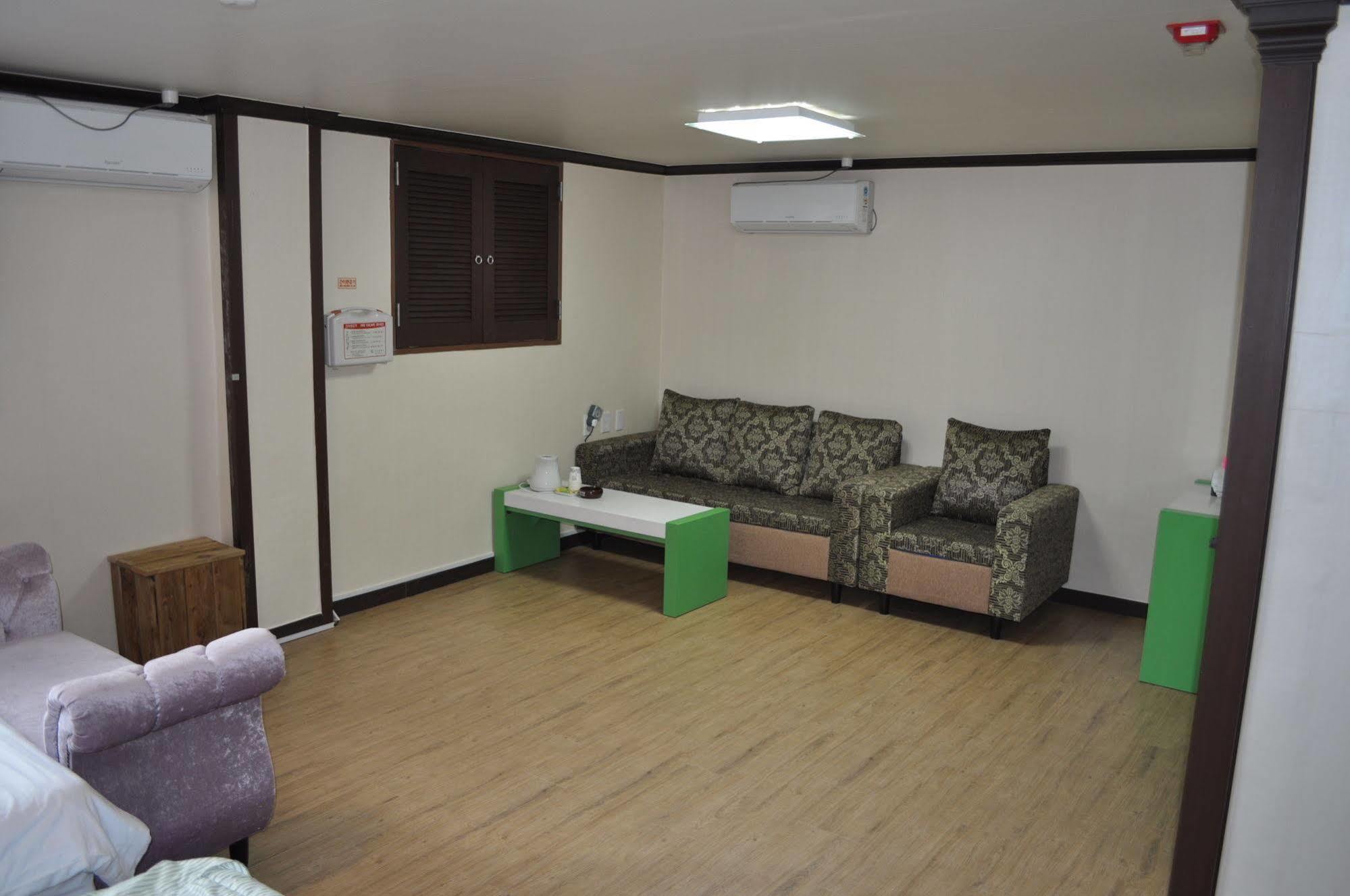 Goodstay Woosin Hotel Jeonju Exterior foto